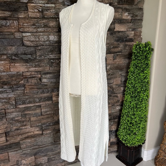 Almost Famous White Faux Floral Accent - Picture 6 of 11